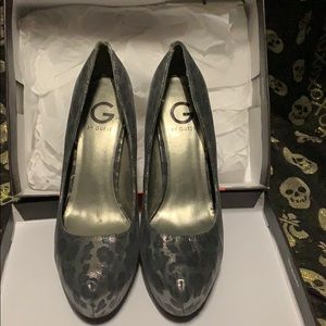 Animal print Guess heels